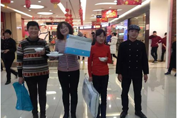 元宵節(jié)最熱鬧的地方在哪里，就在洛茲廣場(chǎng)三樓美食城